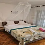 Appartamento In Tribunj Near Seafront And Beaches
