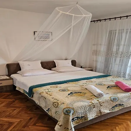 Apartment In Tribunj Near Seafront And Beaches