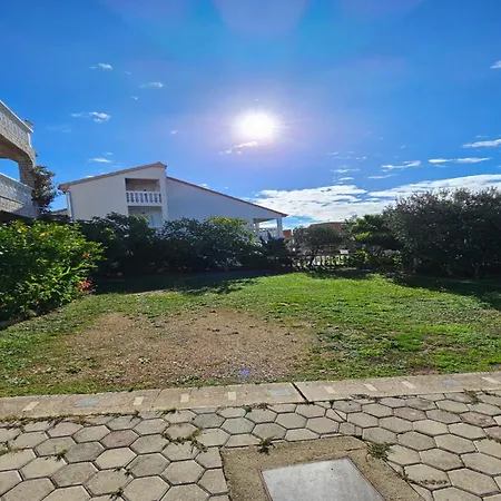 In Tribunj Near Seafront And Beaches 아파트