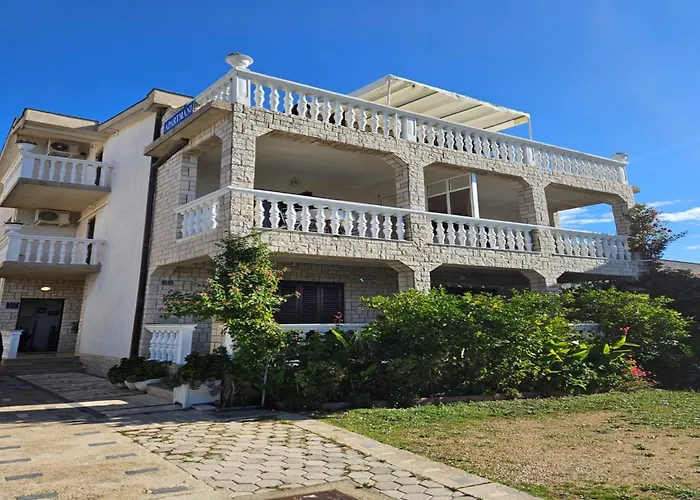 In Tribunj Near Seafront And Beaches Lejlighed Tribalj